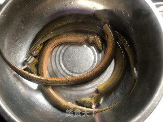 黄鳝煲仔饭的做法步骤：1