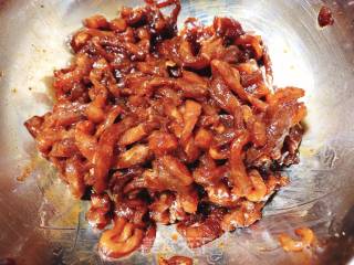 青椒炒肉丝的做法步骤：2