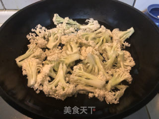 西红柿炒花菜的做法步骤：2