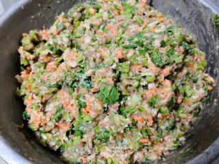 三鲜煎饺的做法步骤：1