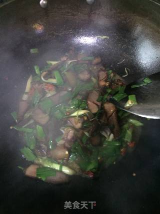 腊肉炒蒜苗的做法步骤：6