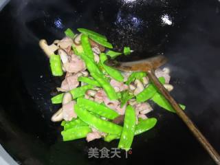 肉片炒香菇荷兰豆的做法步骤：15