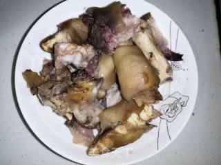 回锅麻辣孜然猪蹄的做法步骤：1