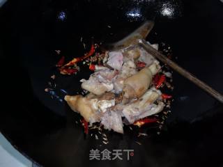 回锅麻辣孜然猪蹄的做法步骤：6