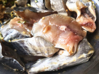 家乡美食之红烧鲅鱼的做法步骤：1