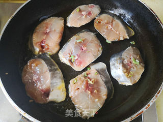 家乡美食之红烧鲅鱼的做法步骤：2
