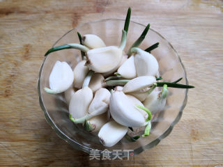 家乡美食之腊八蒜的做法步骤：1