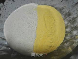 蒸玉米面卷子的做法步骤：1