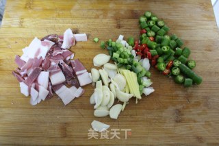 干锅土豆片的做法步骤：2