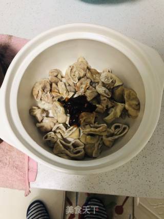 小肠砂锅老汤的做法步骤：2