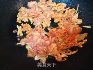 泡菜焖鱼块的做法步骤：2