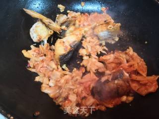 泡菜焖鱼块的做法步骤：3