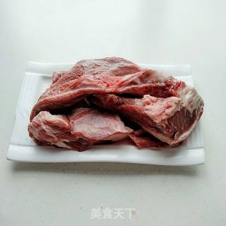 红烧牛腩的做法步骤：1