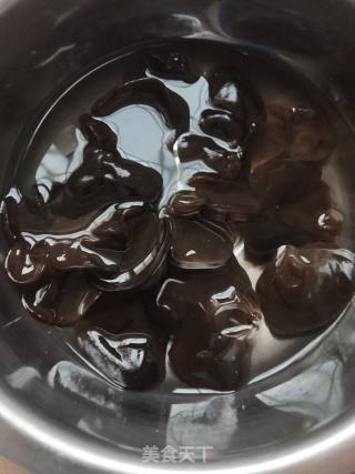 木耳娃娃菜的做法步骤：1