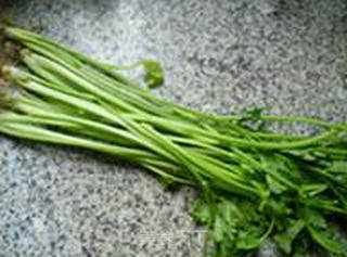 香干芹菜炒面的做法步骤：2