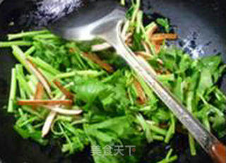 香干芹菜炒面的做法步骤：7
