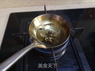 椒香清蒸鲈鱼的做法步骤：6