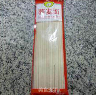 娃娃菜炒荞麦面的做法步骤：1