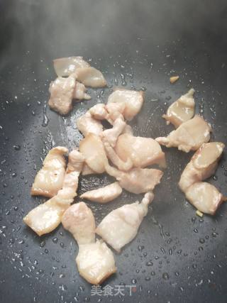 手撕杏鲍菇炒肉的做法步骤：6