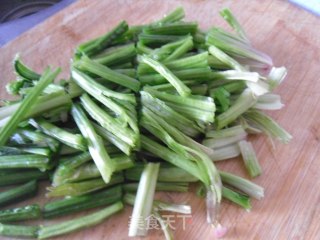 菠菜梗炒白菜条的做法步骤：2