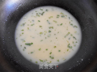 方便面鸡蛋饼的做法步骤：3