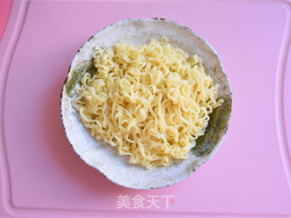 方便面鸡蛋饼的做法步骤：6
