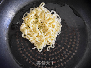 方便面鸡蛋饼的做法步骤：9