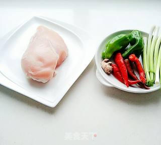爆炒鸡胸肉的做法步骤：2