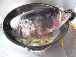 炖大嘴鱼头的做法步骤：7