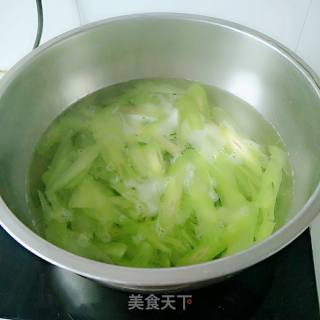 煸炒莴笋片的做法步骤：4