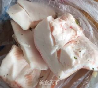 肥肉炒豆粑的做法步骤：1