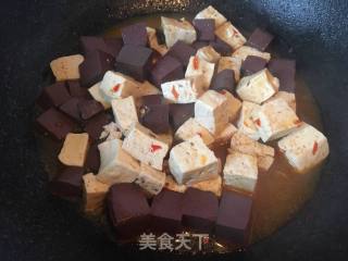 羊血炒豆腐的做法步骤：5