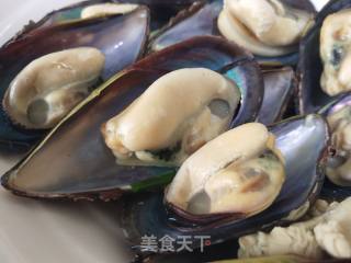 水煮青口贝的做法步骤：2