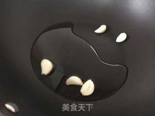 草菇炒豆子的做法步骤：3