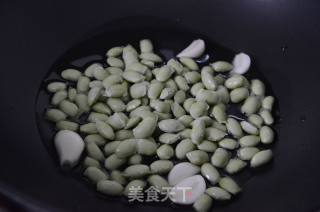 草菇炒豆子的做法步骤：4