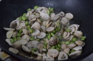 草菇炒豆子的做法步骤：6