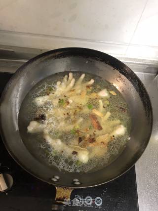 红烧鸡爪的做法步骤：5