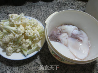 乌贼炒花菜的做法步骤：1