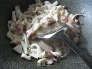 乌贼炒花菜的做法步骤：5