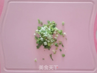 小葱炒鸡蛋的做法步骤：2