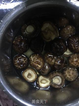 香菇烧土鸡的做法步骤：3