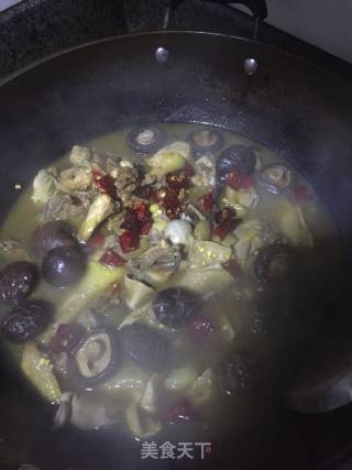 香菇烧土鸡的做法步骤：5