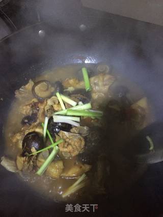 香菇烧土鸡的做法步骤：7