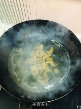菠菜汤的做法步骤：2