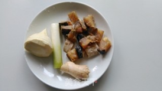冬笋烧咸鱼的做法步骤：1