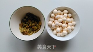 葡萄干烧小圆子的做法步骤：1