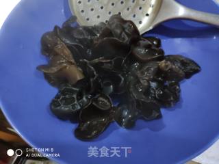 黄瓜木耳拌胡萝卜的做法步骤：2