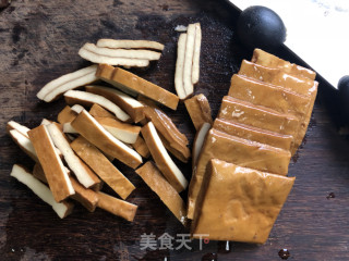 水芹炒香干的做法步骤：3