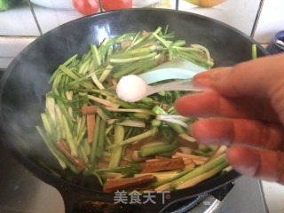 水芹炒香干的做法步骤：6