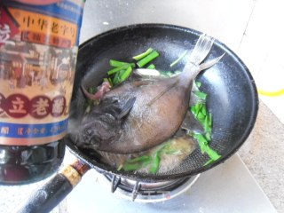葱烧鱼的做法步骤：5